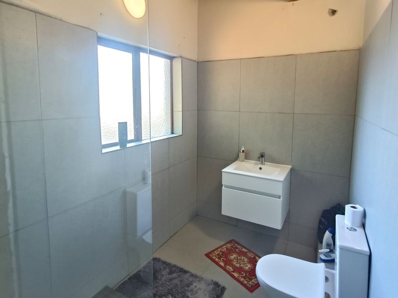 Charming Two-Bedroom Duet - Ideal for a Sigle Professional or Young Couple - Photo 4