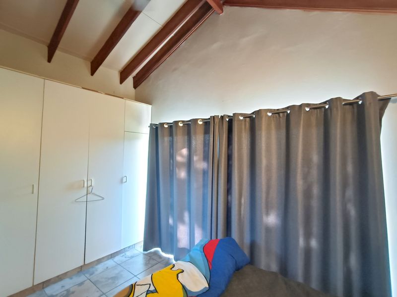 Charming Two-Bedroom Duet - Ideal for a Sigle Professional or Young Couple - Photo 6