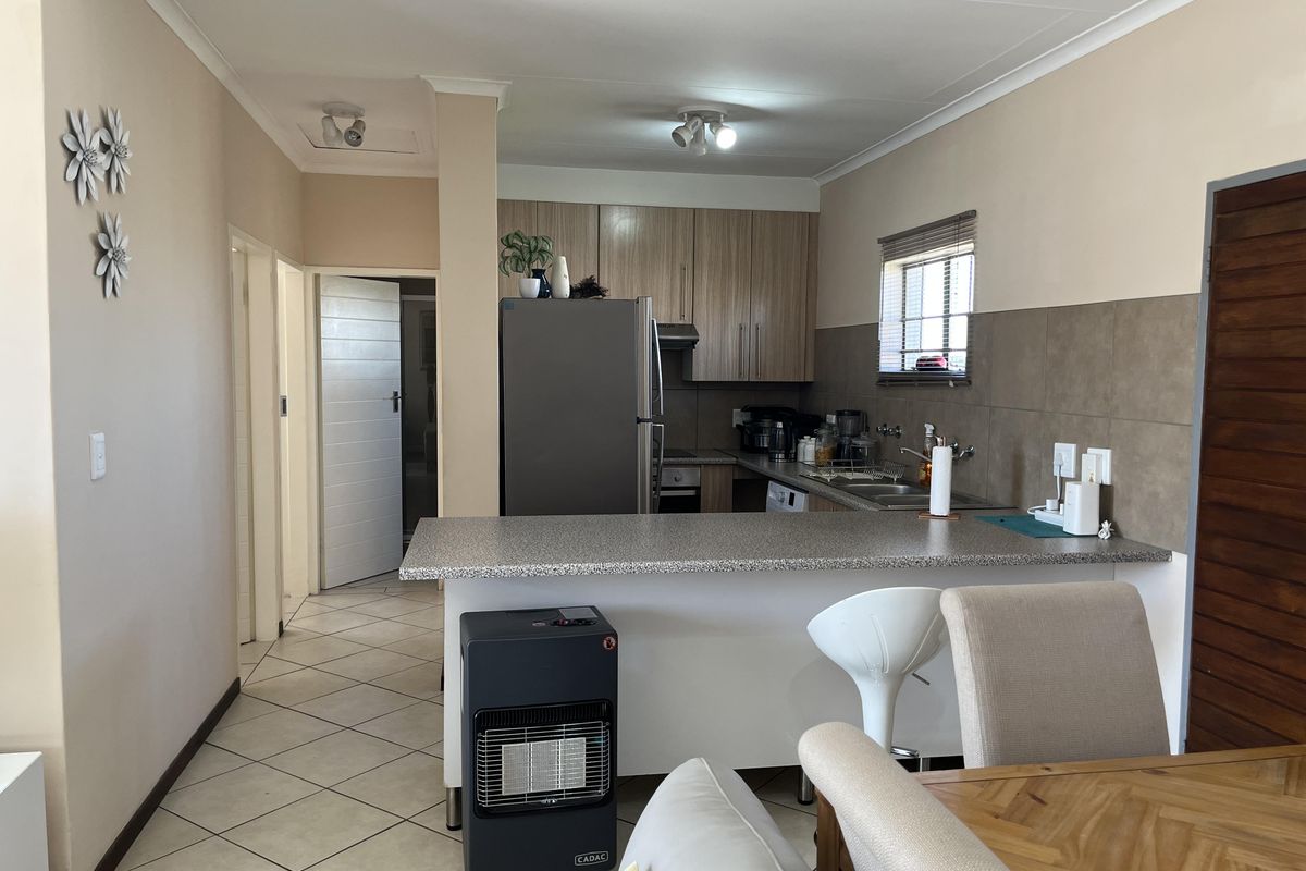 A magnificent opportunity for new home owners and investors. - Photo 4