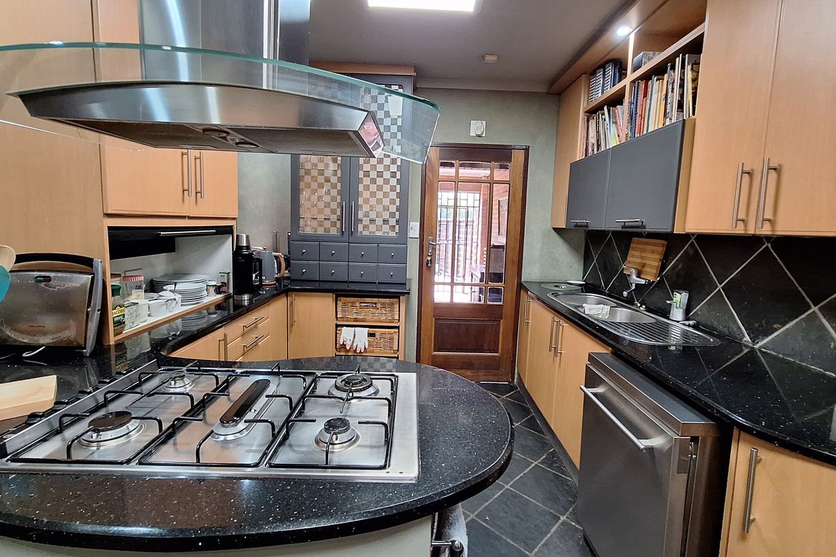 Beautiful, large family Home in SE3! - Photo 4