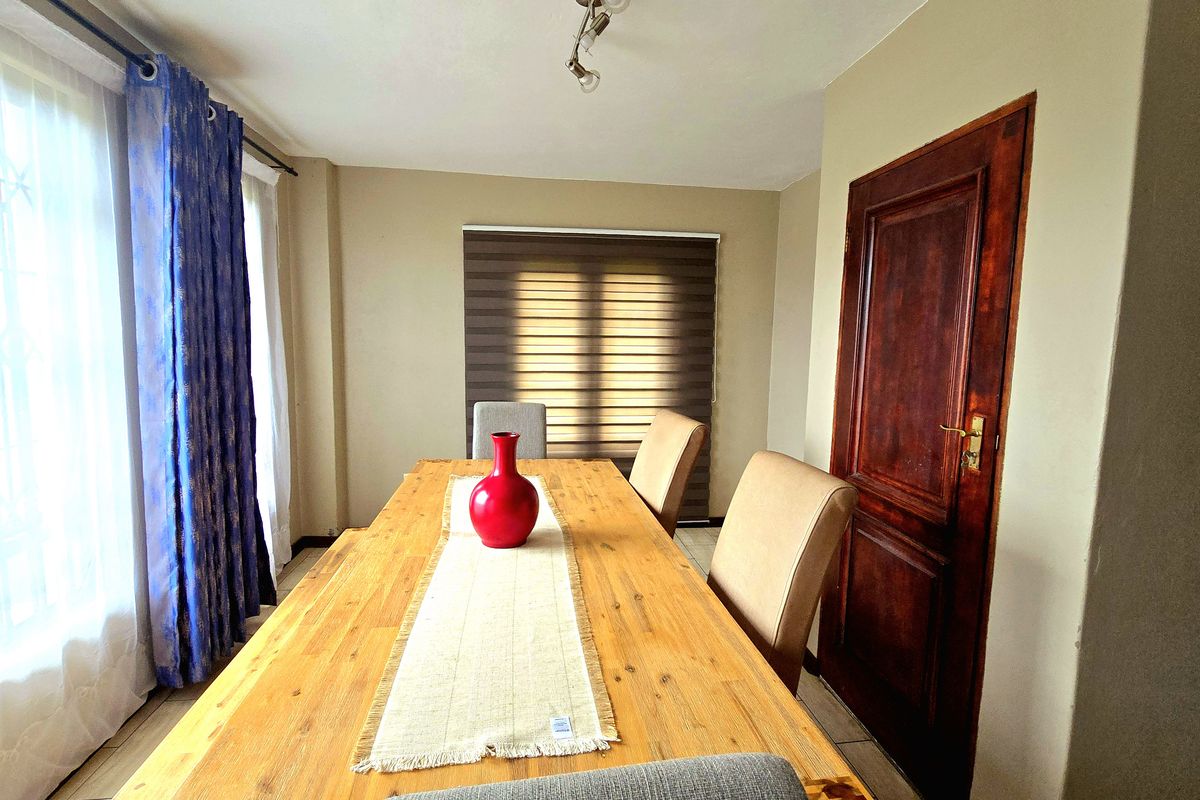 Luxury Modern 4-Bedroom Home in a Secure Estate - Photo 5