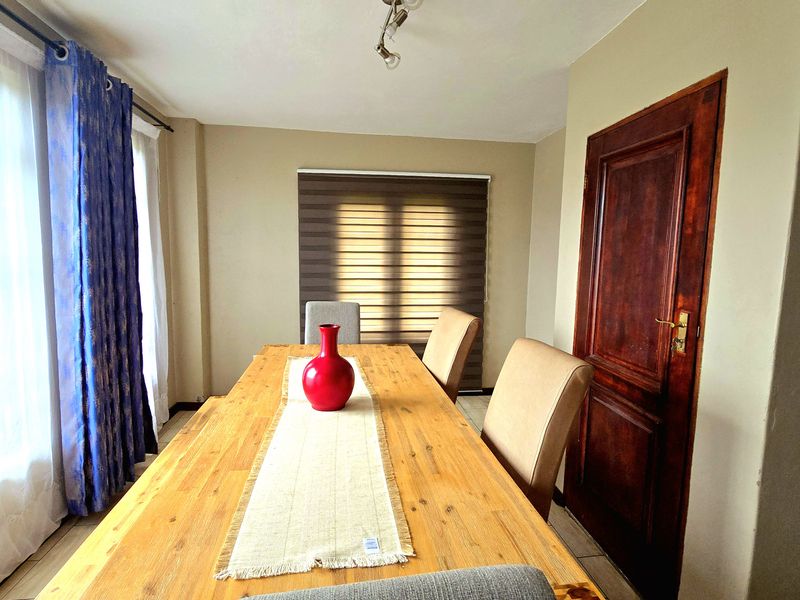 Luxury Modern 4-Bedroom Home in a Secure Estate - Photo 5