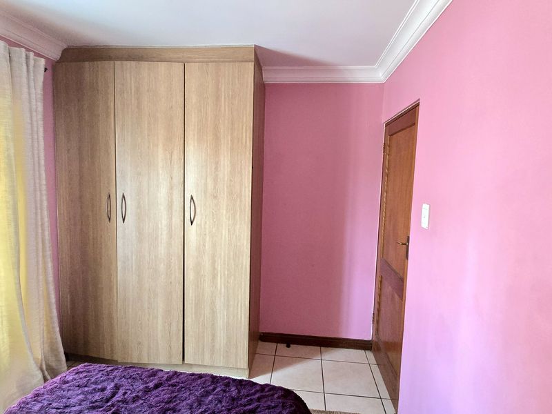 Luxury Modern 4-Bedroom Home in a Secure Estate - Photo 9