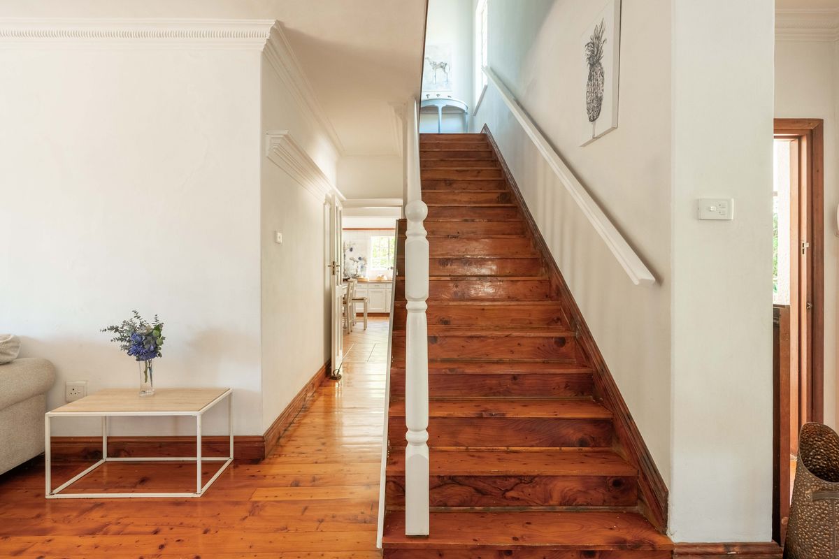 Large Townhouse with Solidwood Floors - Photo 4