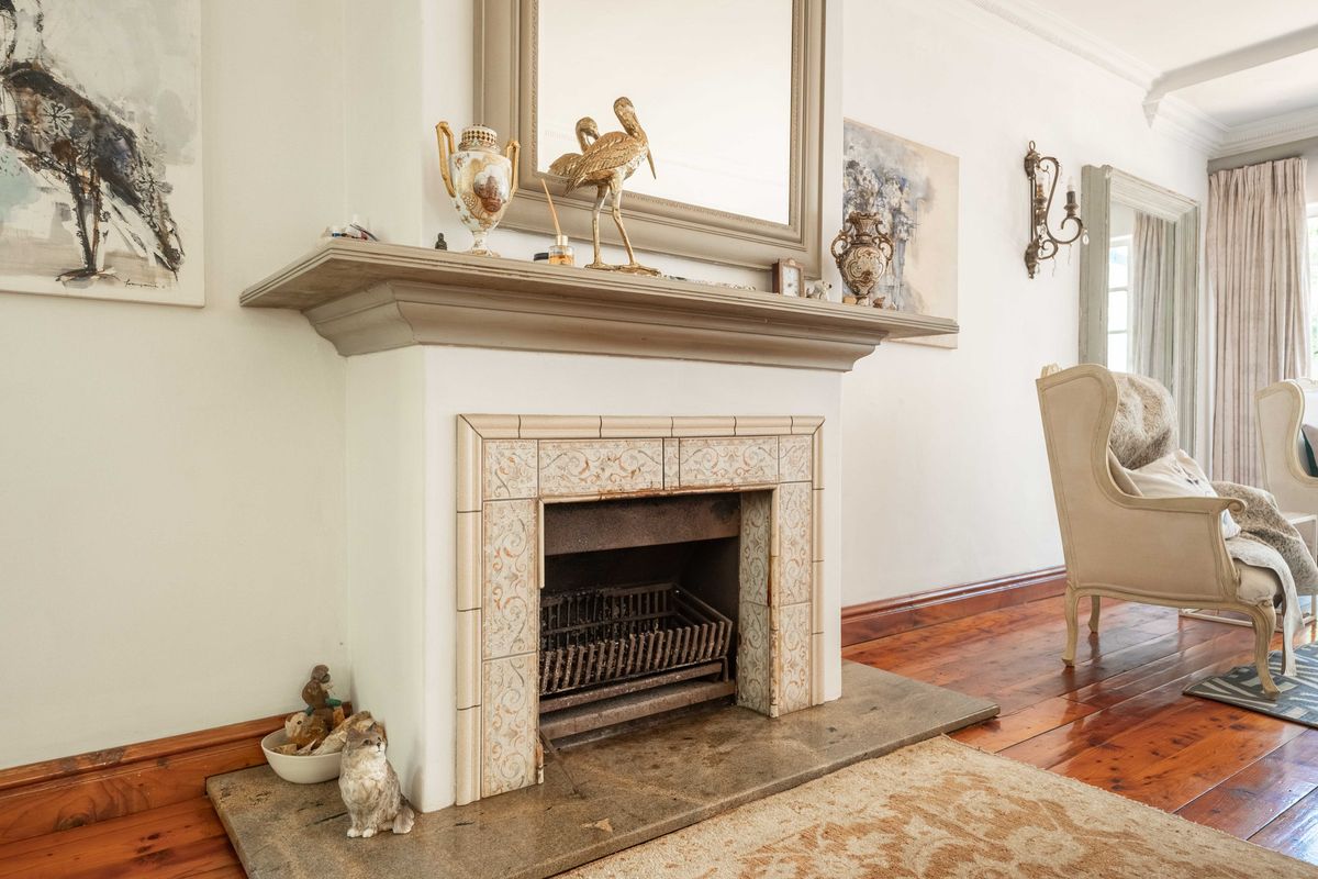 Large Townhouse with Solidwood Floors - Photo 3