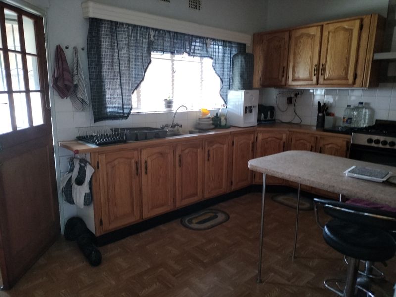 Perfect Family Home or Investment Opportunity - Photo 9