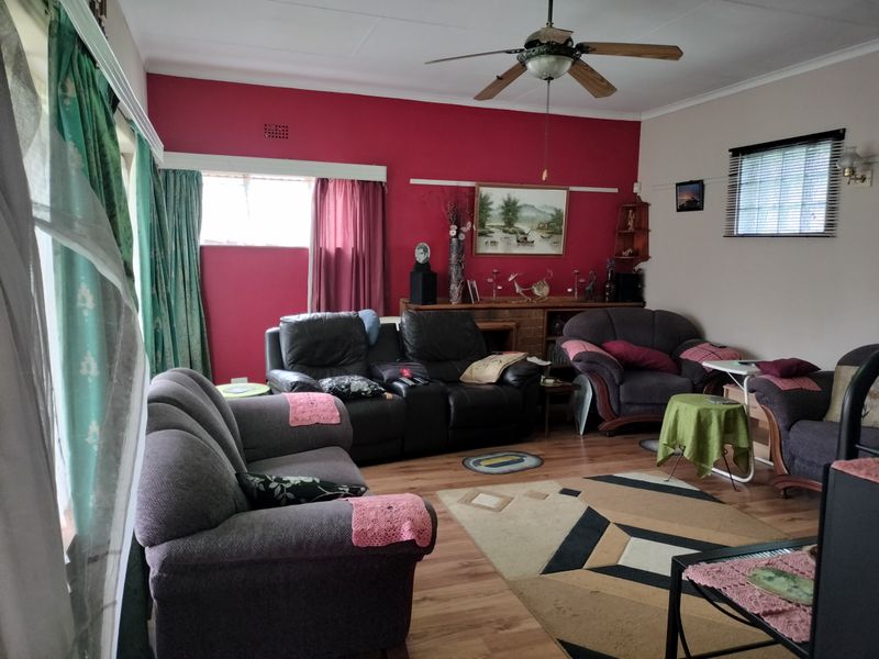 Perfect Family Home or Investment Opportunity - Photo 8