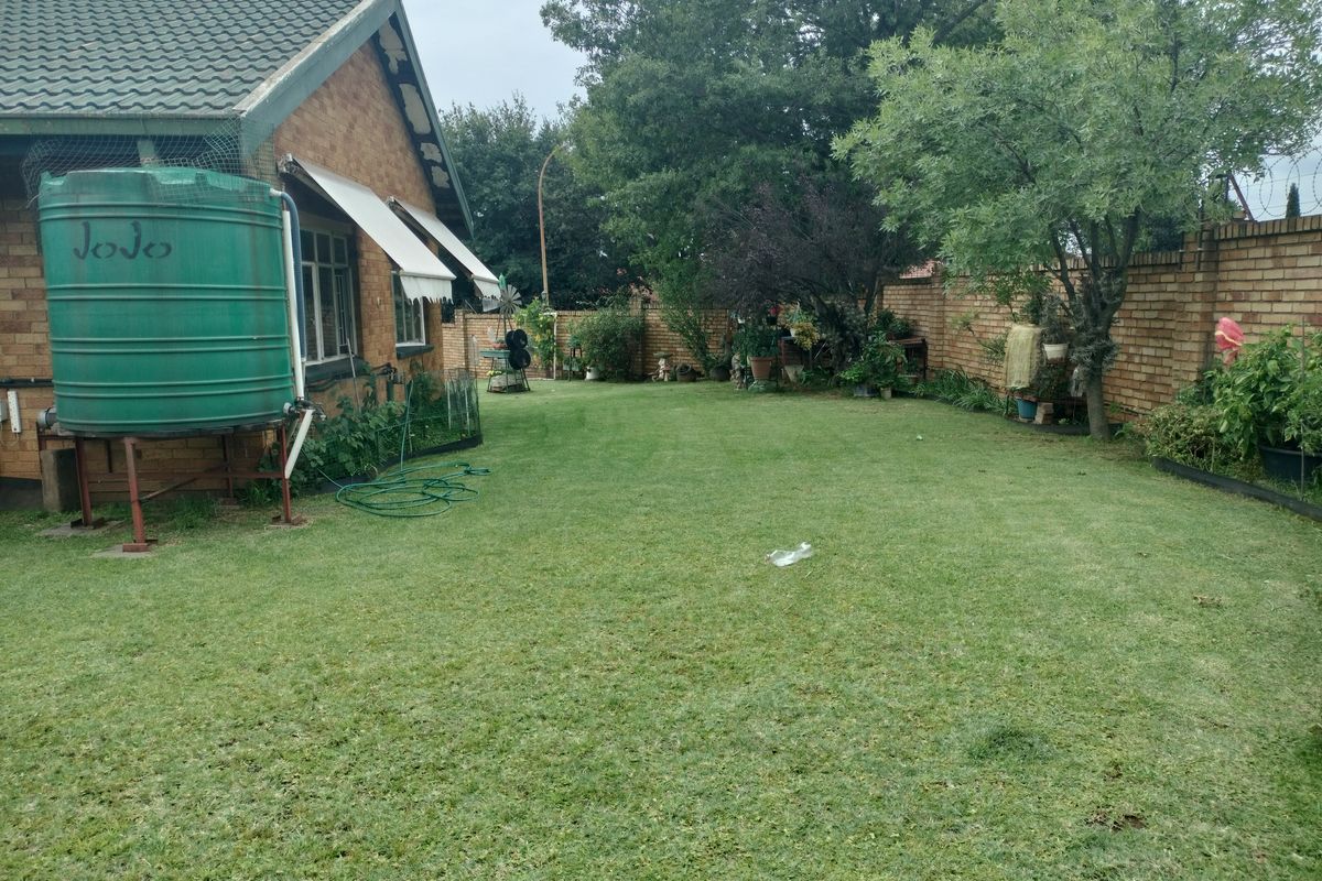 Perfect Family Home or Investment Opportunity - Photo 4