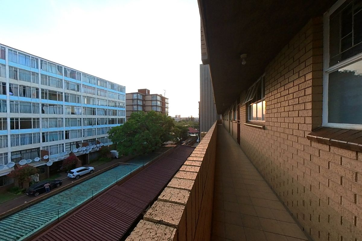 🏡 Discover Your Dream Home in Sunnyside, Pretoria! - Photo 2