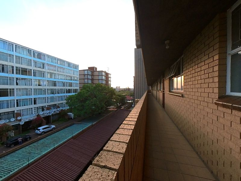 🏡 Discover Your Dream Home in Sunnyside, Pretoria! - Photo 2