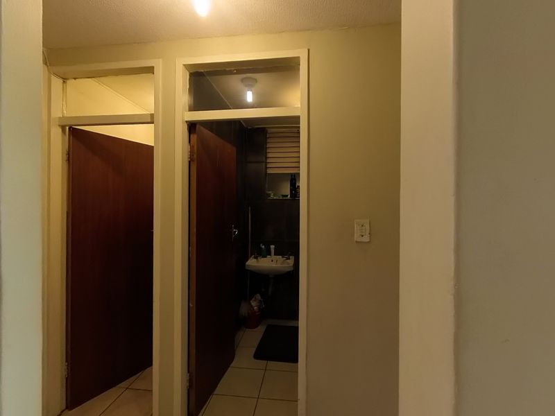 🏡 Discover Your Dream Home in Sunnyside, Pretoria! - Photo 9