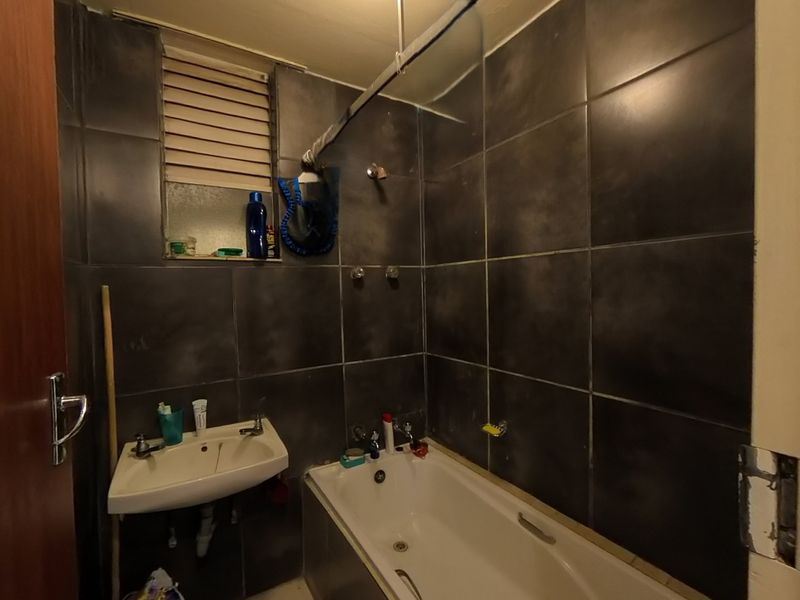 🏡 Discover Your Dream Home in Sunnyside, Pretoria! - Photo 10