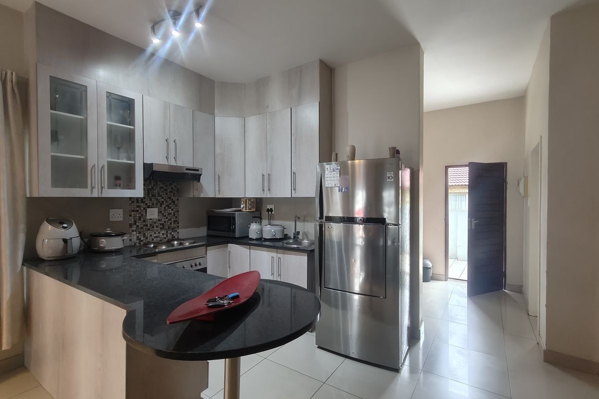 Spacious, Stylish, and Ready for You! - Photo 4