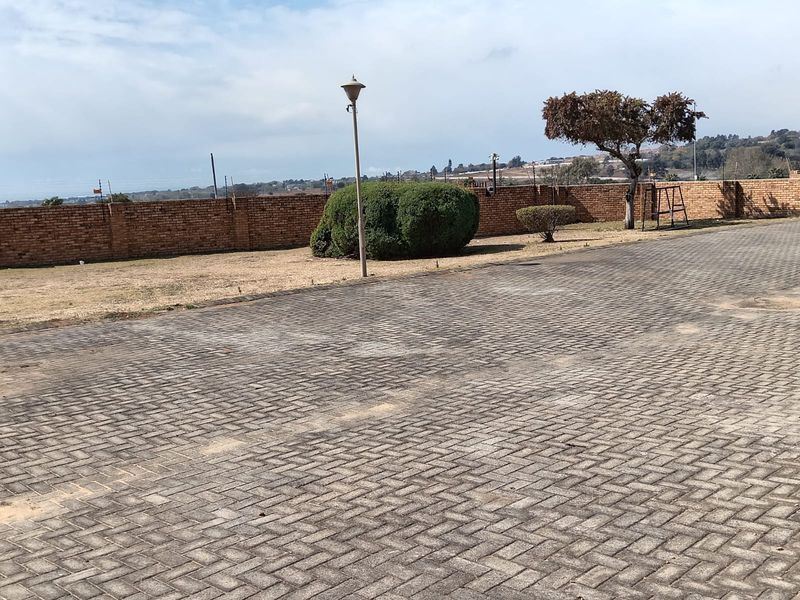 Two Bedroom, One bathroom, First floor apartment for Sale. - Photo 10