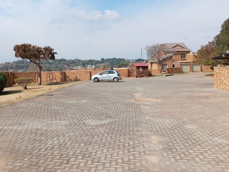 Two Bedroom, One bathroom, First floor apartment for Sale. - Photo 9