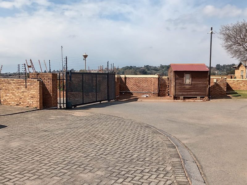 Two Bedroom, One bathroom, First floor apartment for Sale. - Photo 8