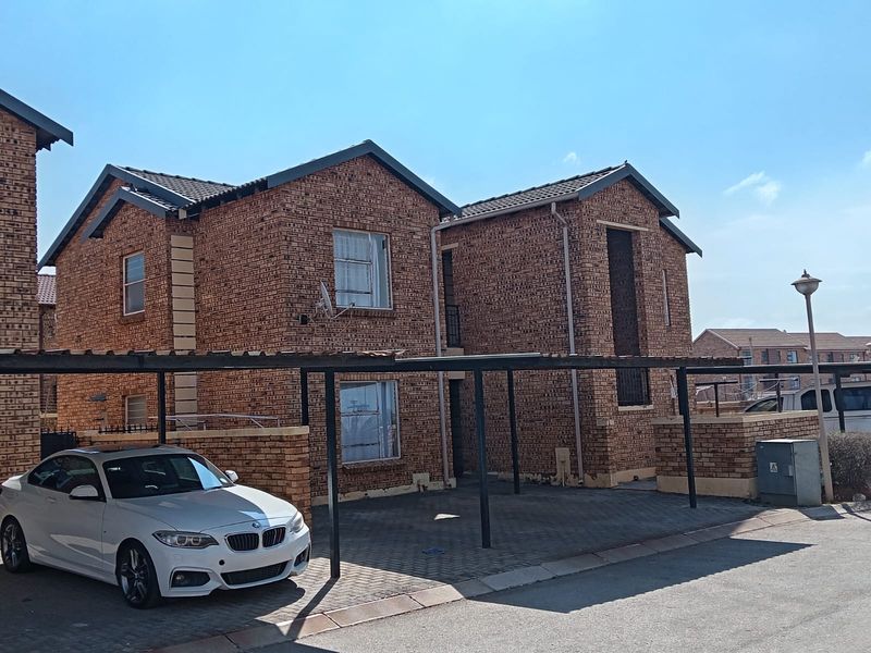 Two Bedroom, One bathroom, First floor apartment for Sale. - Photo 5