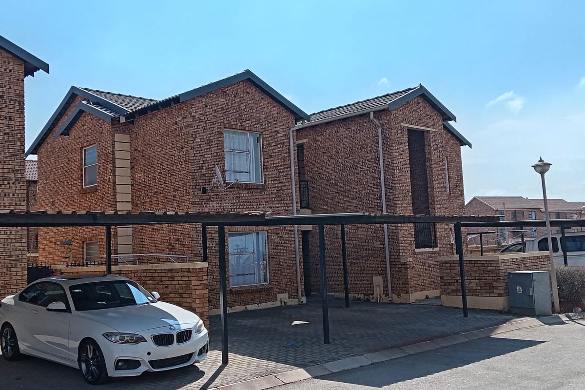 Two Bedroom, One bathroom, First floor apartment for Sale. - Photo 5