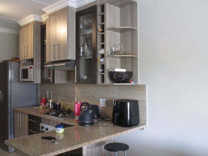 Cozy and well situated 2 Bedroom Apartment - Photo 9
