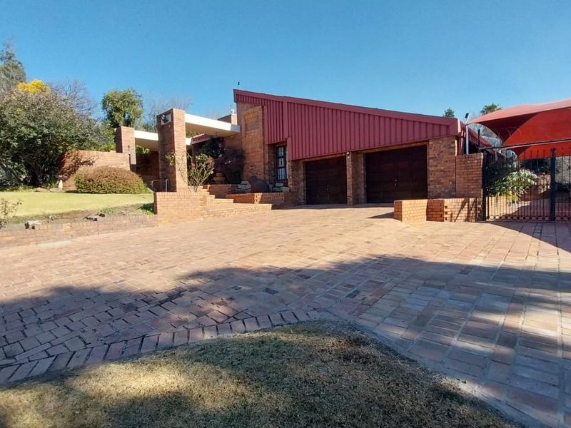 Luxurious Off-Grid Residence in Trichardt: A True Entertainers' Haven - Photo 2