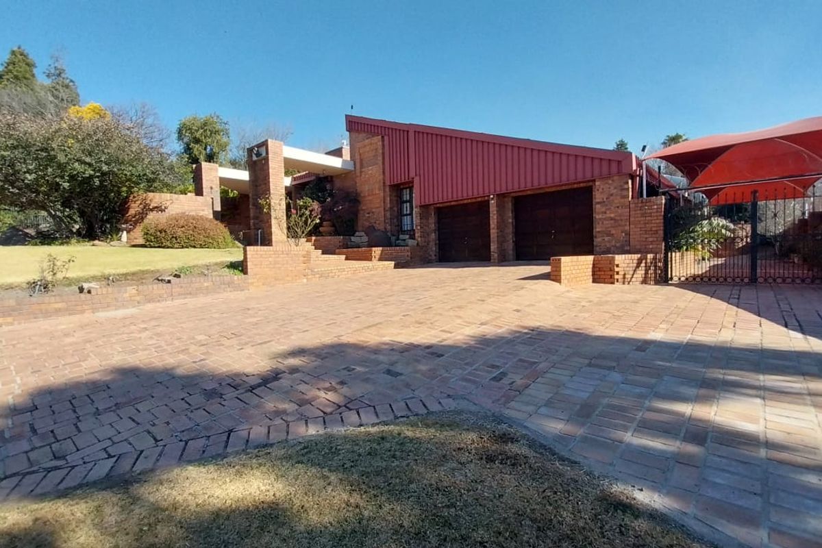 Luxurious Off-Grid Residence in Trichardt: A True Entertainers' Haven - Photo 2