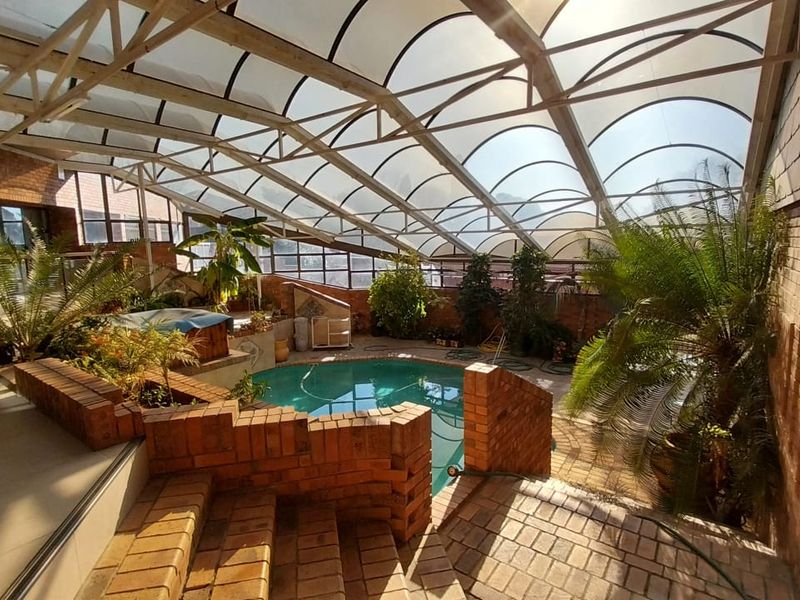 Luxurious Off-Grid Residence in Trichardt: A True Entertainers' Haven - Photo 9