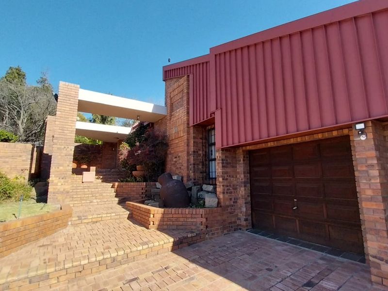 Luxurious Off-Grid Residence in Trichardt: A True Entertainers' Haven - Photo 3