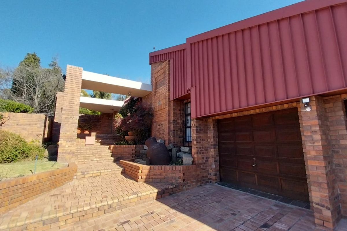 Luxurious Off-Grid Residence in Trichardt: A True Entertainers' Haven - Photo 3