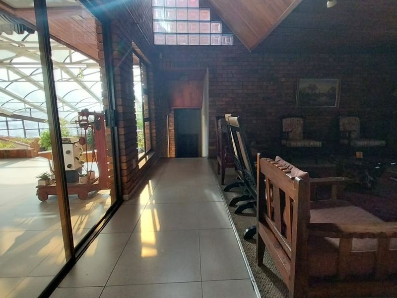 Luxurious Off-Grid Residence in Trichardt: A True Entertainers' Haven - Photo 5