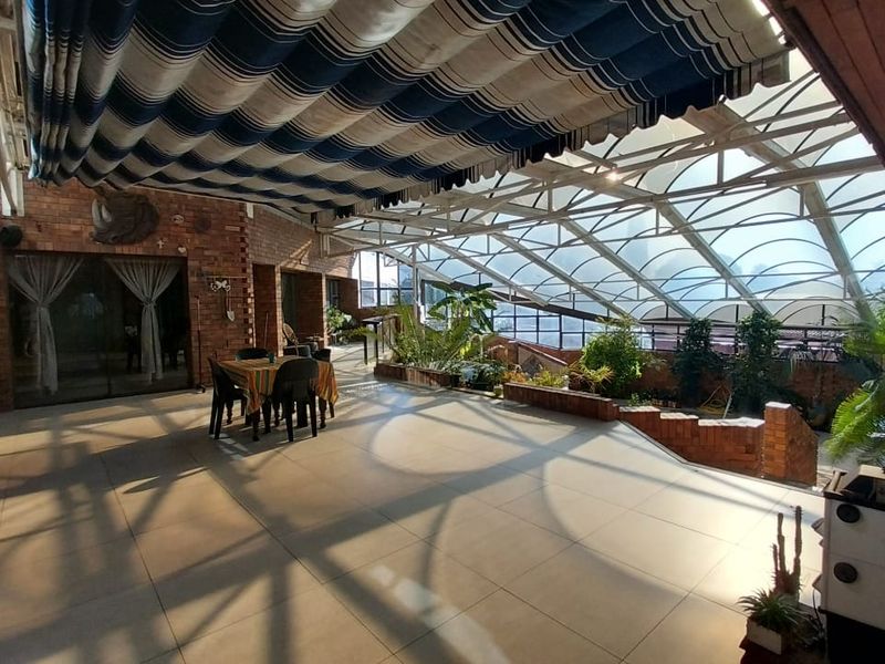 Luxurious Off-Grid Residence in Trichardt: A True Entertainers' Haven - Photo 7