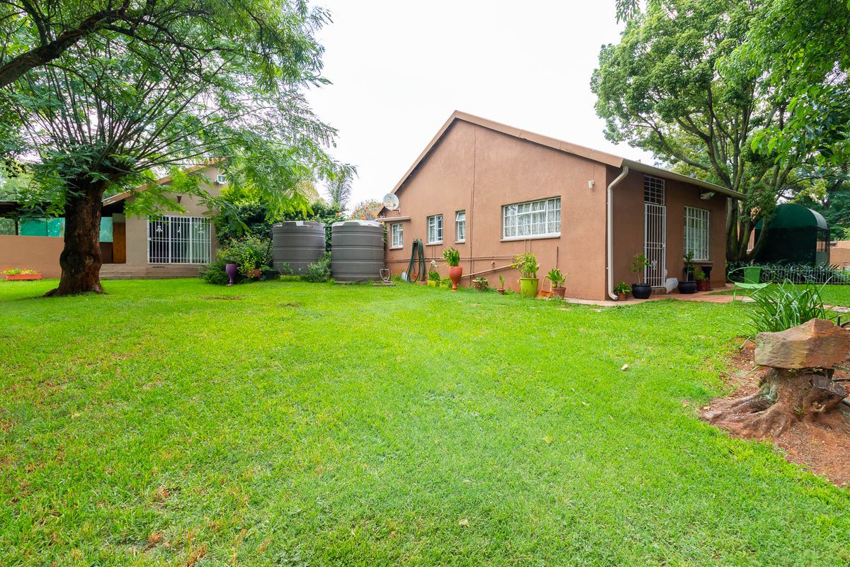 Walkerville Boom : Large Family Home with 3 Flatlets, Livestock Facilities &  Equestrian Potential - Photo 5