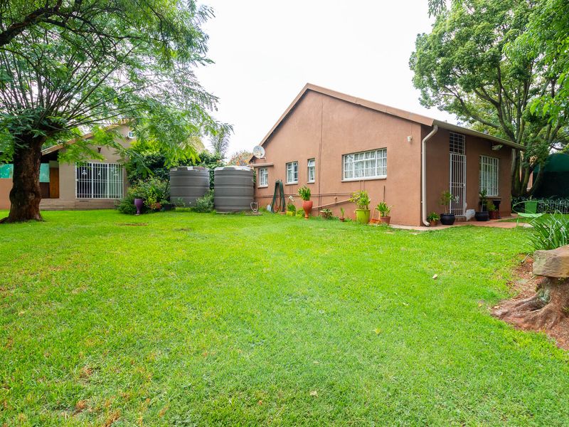 Walkerville Boom : Large Family Home with 3 Flatlets, Livestock Facilities &  Equestrian Potential - Photo 5