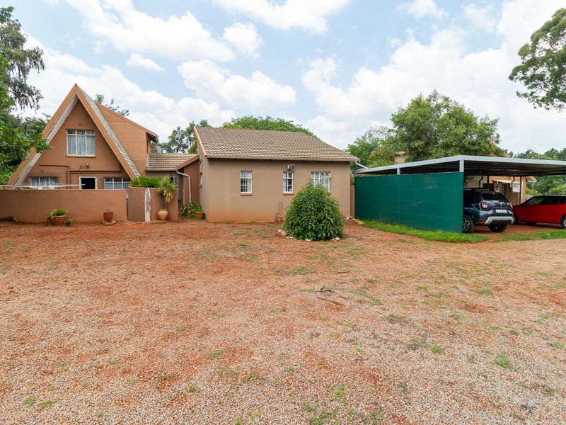 Walkerville Boom : Large Family Home with 3 Flatlets, Livestock Facilities &  Equestrian Potential - Photo 9