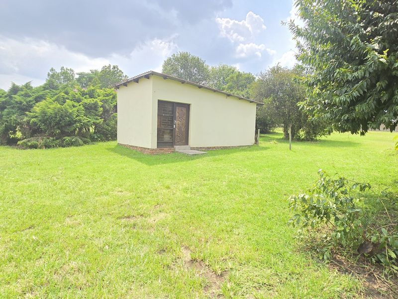 "Charming Smallholding with Cottages & Thriving Farmland" - Photo 4