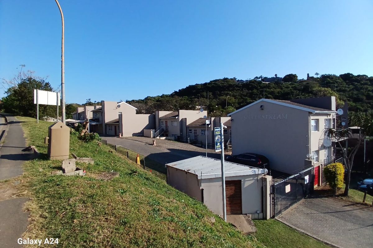 2-Bedroom,  1- Bathroom Townhouse in a Secure Complex in Bonnie Doon – Near Nahoon Beach - Photo 4