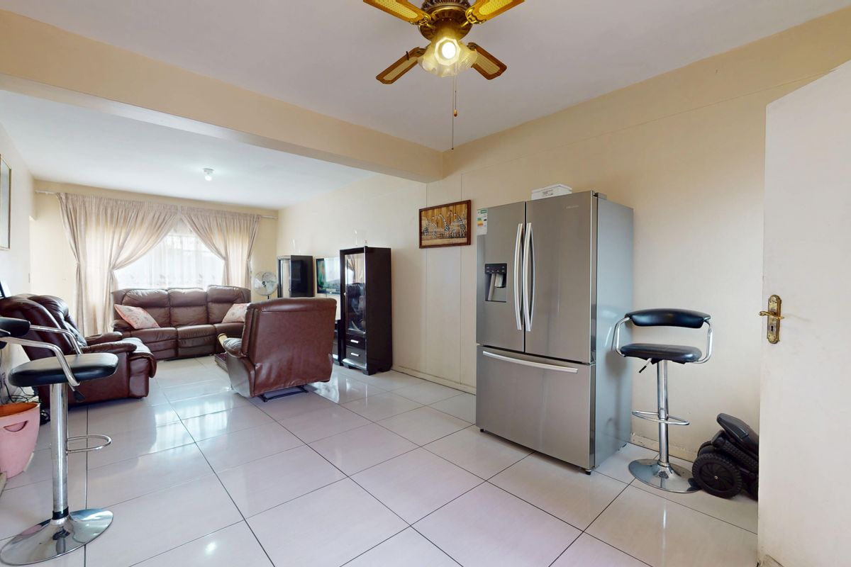 Spacious 2-Bedroom Apartment in the Heart of Cason - Photo 2
