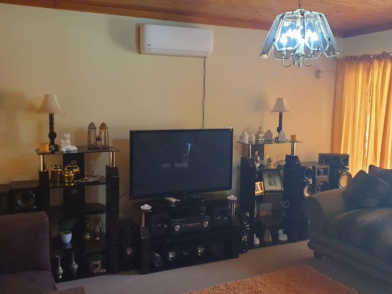 Your Ideal Family Retreat in Barberton, Priced to Sell - Photo 10