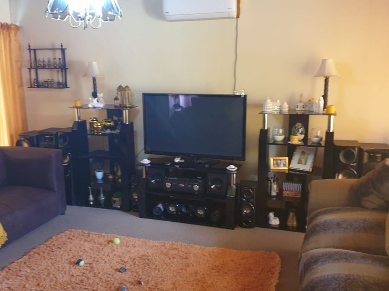 Your Ideal Family Retreat in Barberton, Priced to Sell - Photo 6