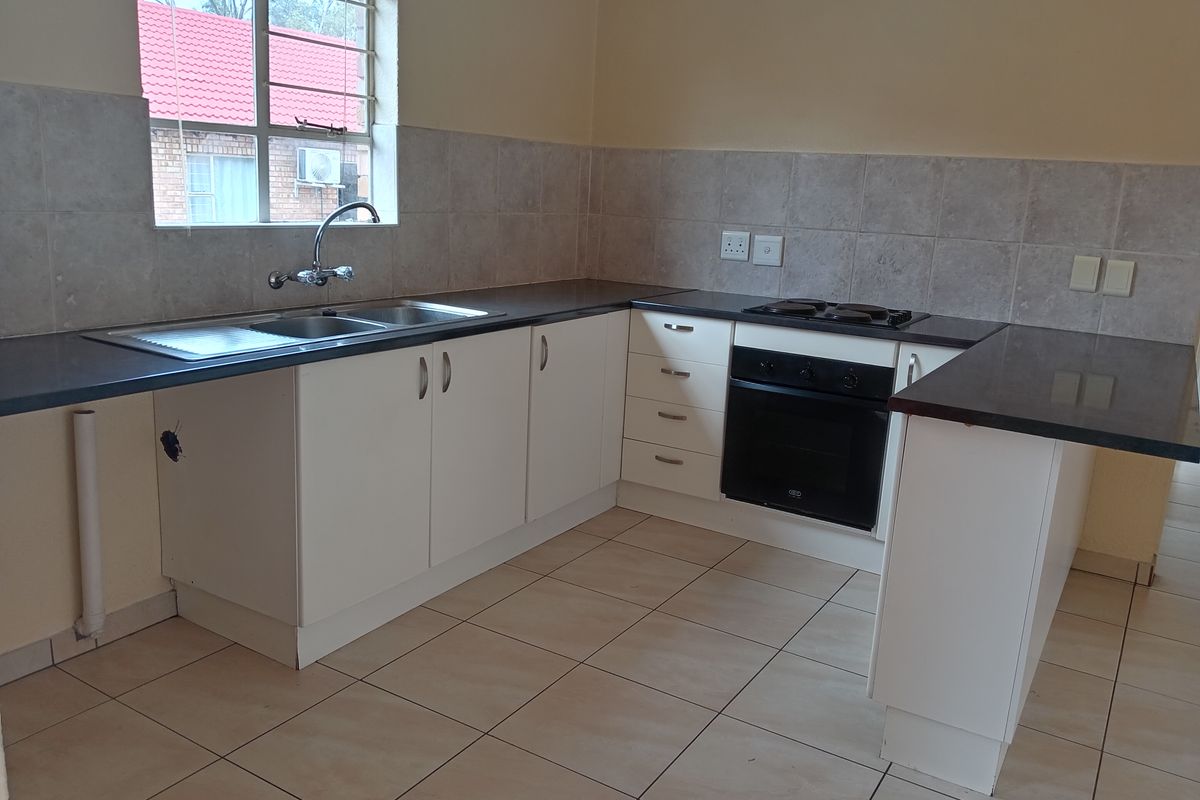 2 bedroom townhouse to rent in Liefde & Vrede - Photo 2