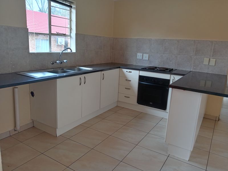 2 bedroom townhouse to rent in Liefde & Vrede - Photo 2