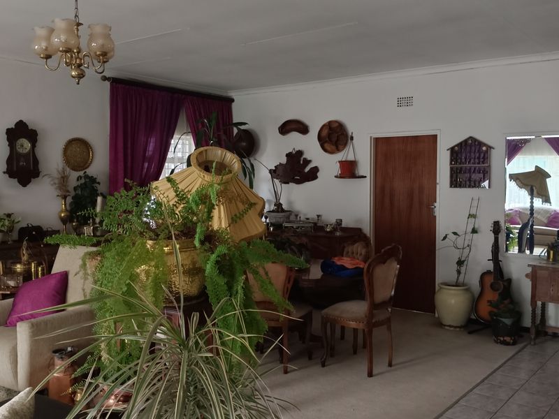 First Class Hidden Jewel - Photo 2