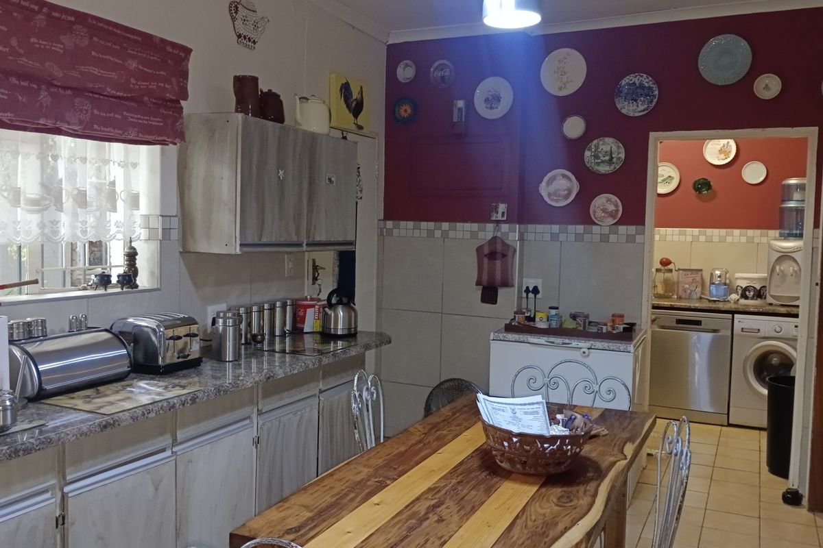 First Class Hidden Jewel - Photo 4