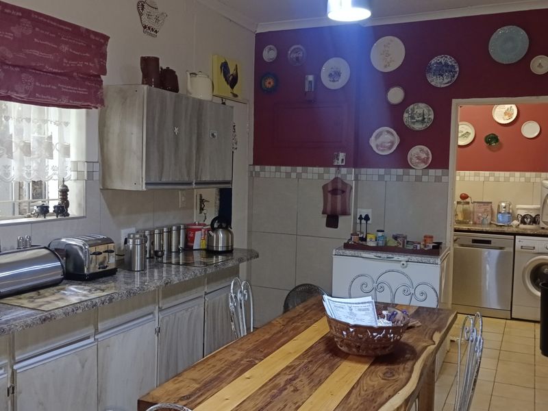 First Class Hidden Jewel - Photo 4