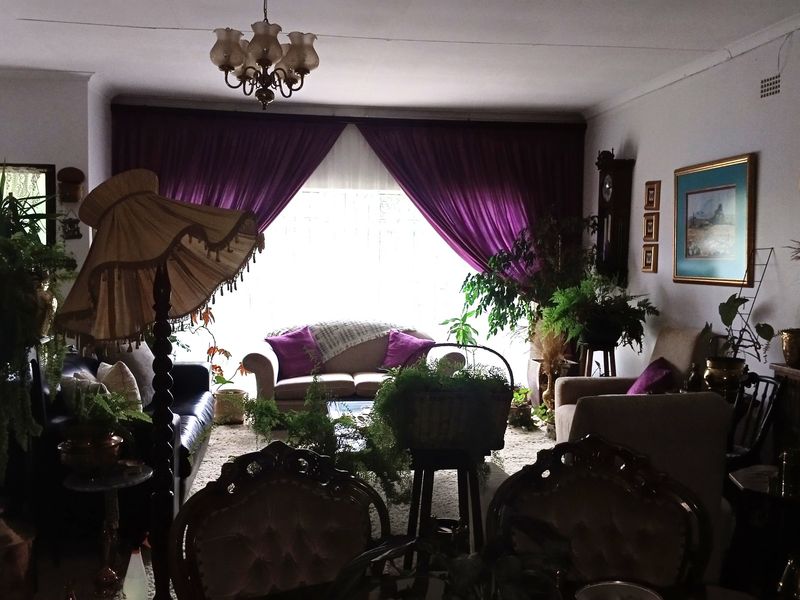 First Class Hidden Jewel - Photo 3