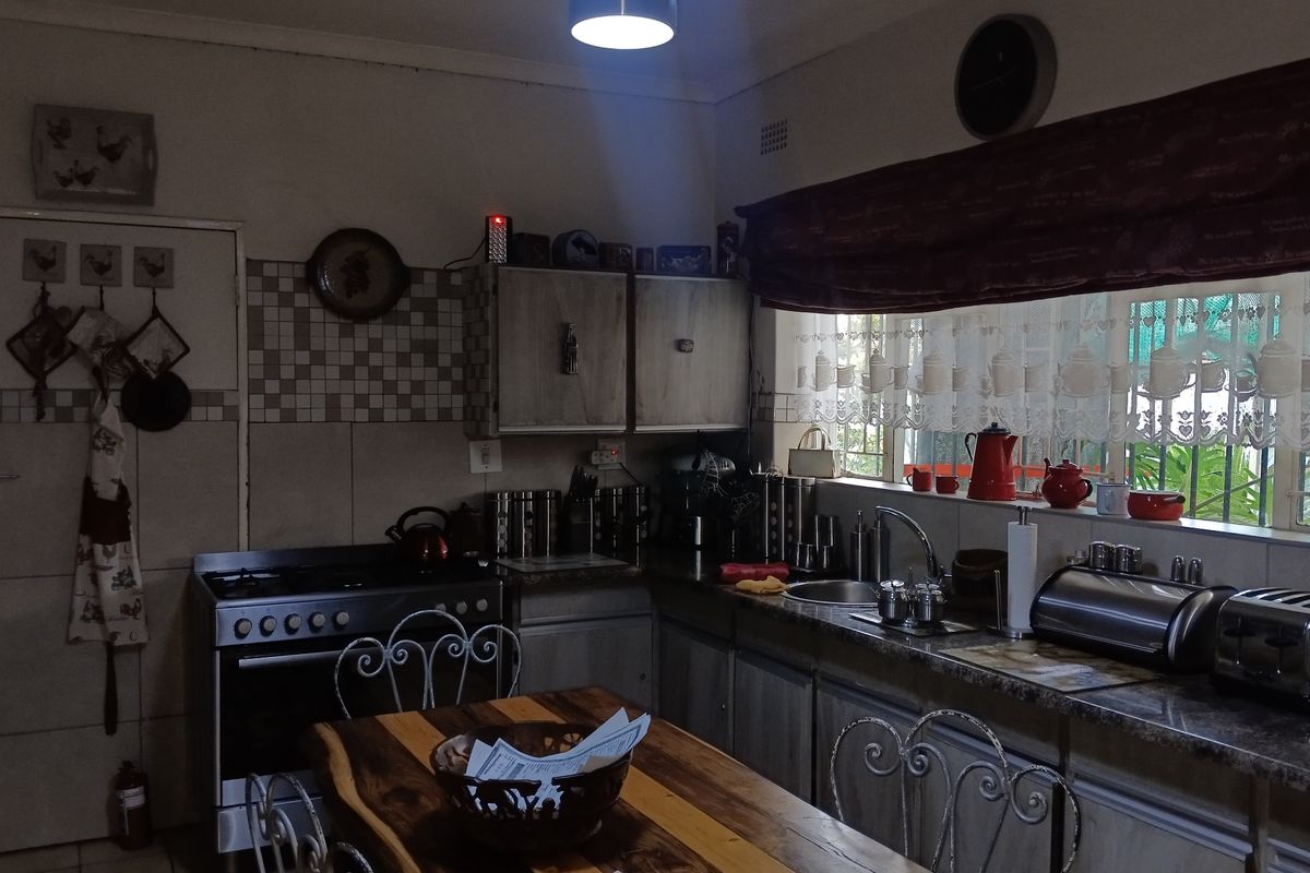 First Class Hidden Jewel - Photo 5