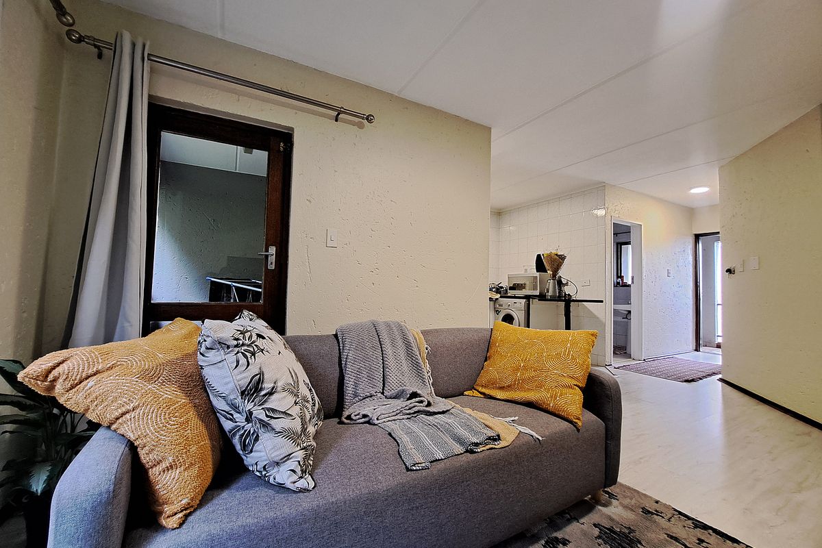 Charming 1-bedroom apartment for sale in vibrant Morningside Sandton—perfect for modern city living! - Photo 4