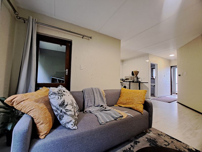 Charming 1 bedroom apartment for sale in vibrant Morningside Sandton—perfect for modern city living! - Photo 4