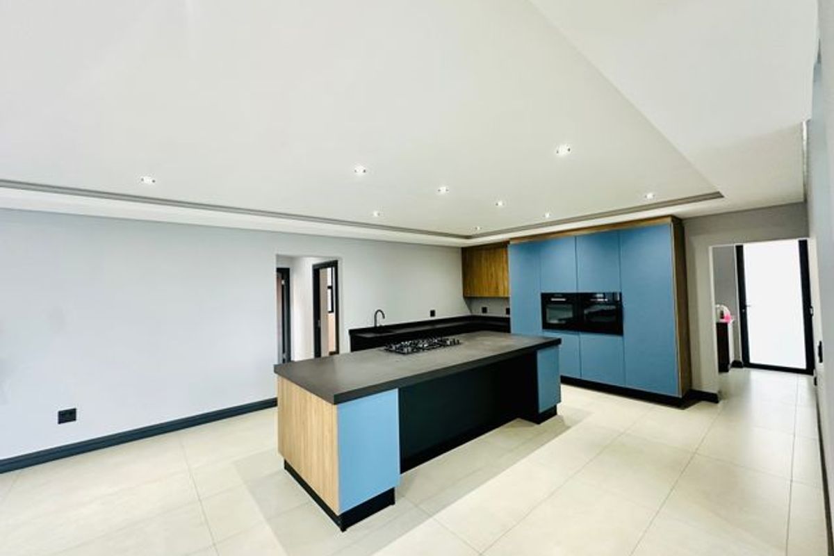 Elegant Double-Story Home with Pool & Boma in Sought-After Midstream Heights - Photo 4