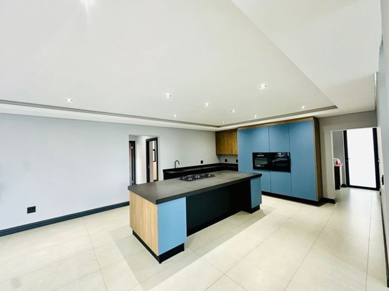 Elegant Double-Story Home with Pool & Boma in Sought-After Midstream Heights - Photo 4