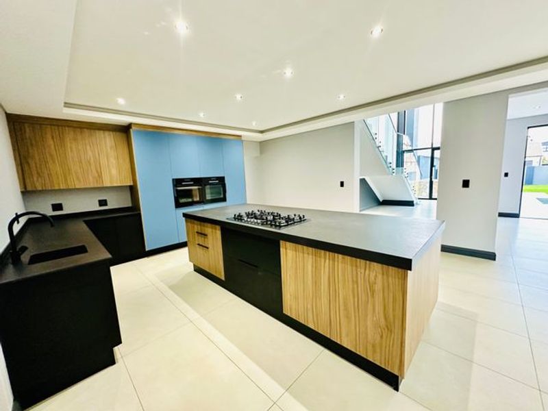 Elegant Double-Story Home with Pool & Boma in Sought-After Midstream Heights - Photo 8